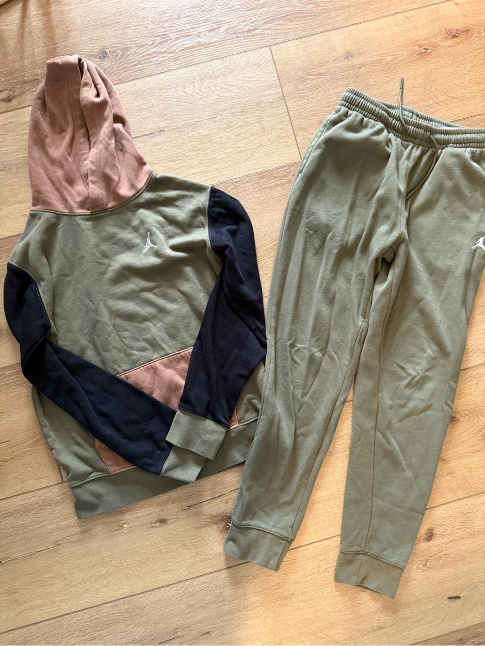 Jordan Kids Olive & Rust Colorblock Hoodie Sweatpants Set